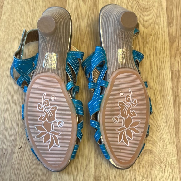 Blue Sandals - Picture 4 of 5